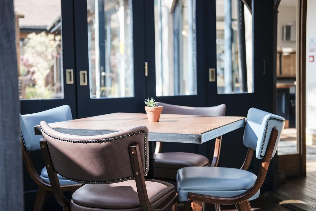 Cromwell Arms Country Pub With Rooms รอมซีย์ ภายนอก รูปภาพ