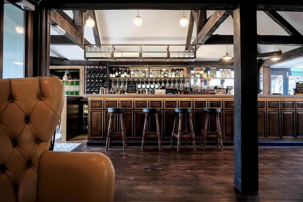 Cromwell Arms Country Pub With Rooms รอมซีย์ ภายนอก รูปภาพ