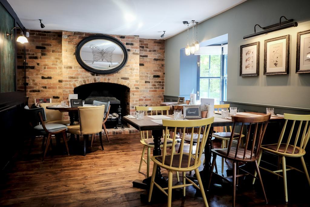 Cromwell Arms Country Pub With Rooms รอมซีย์ ภายนอก รูปภาพ
