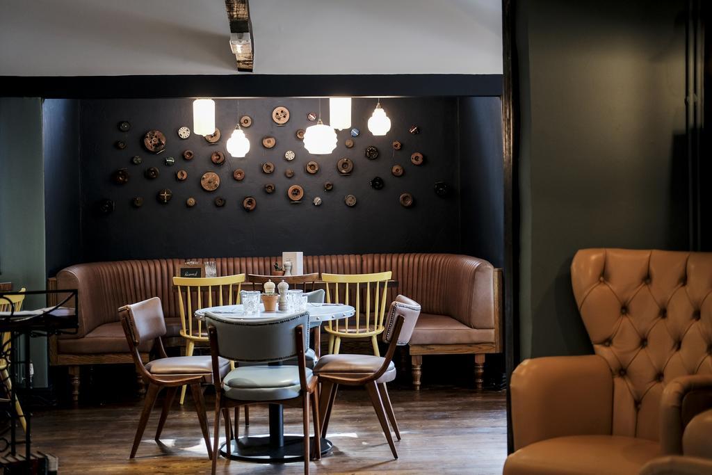 Cromwell Arms Country Pub With Rooms รอมซีย์ ภายนอก รูปภาพ