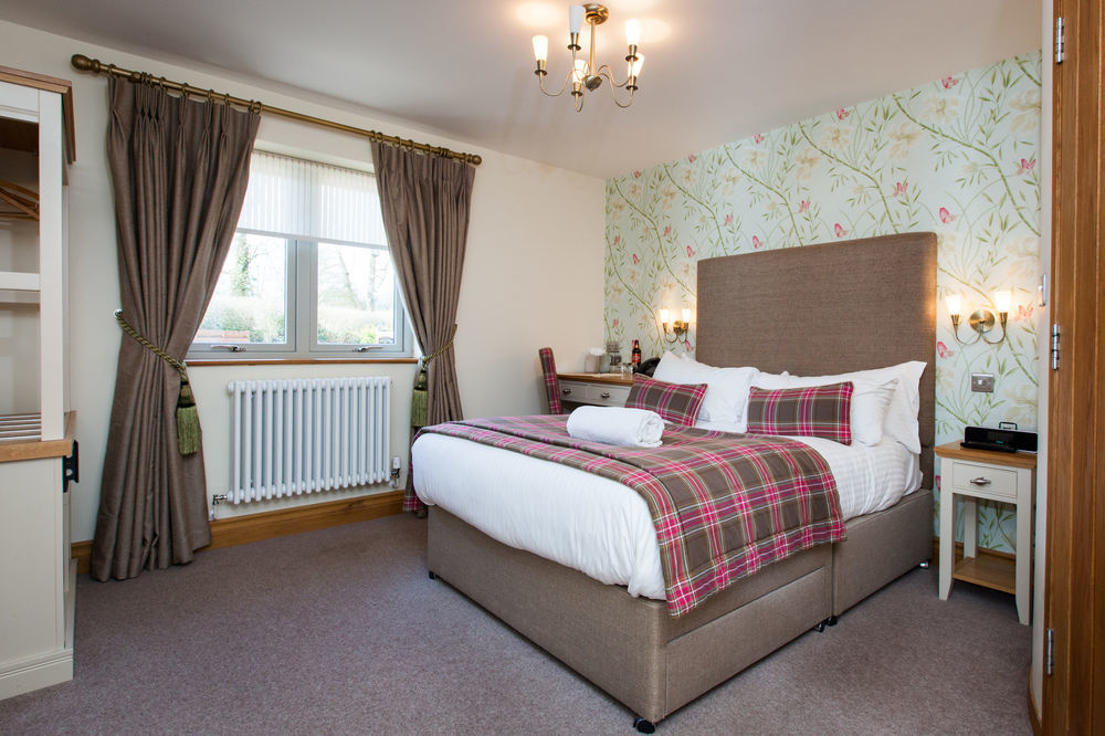 Cromwell Arms Country Pub With Rooms รอมซีย์ ภายนอก รูปภาพ