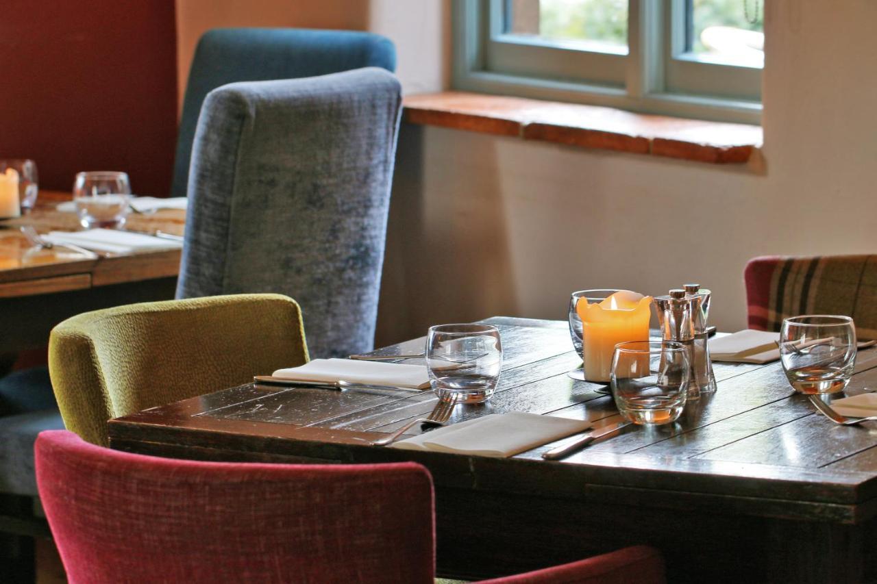 Cromwell Arms Country Pub With Rooms รอมซีย์ ภายนอก รูปภาพ