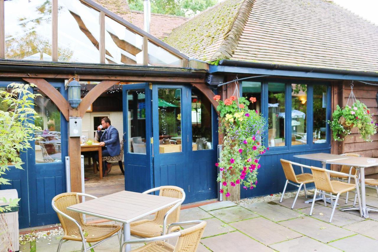 Cromwell Arms Country Pub With Rooms รอมซีย์ ภายนอก รูปภาพ