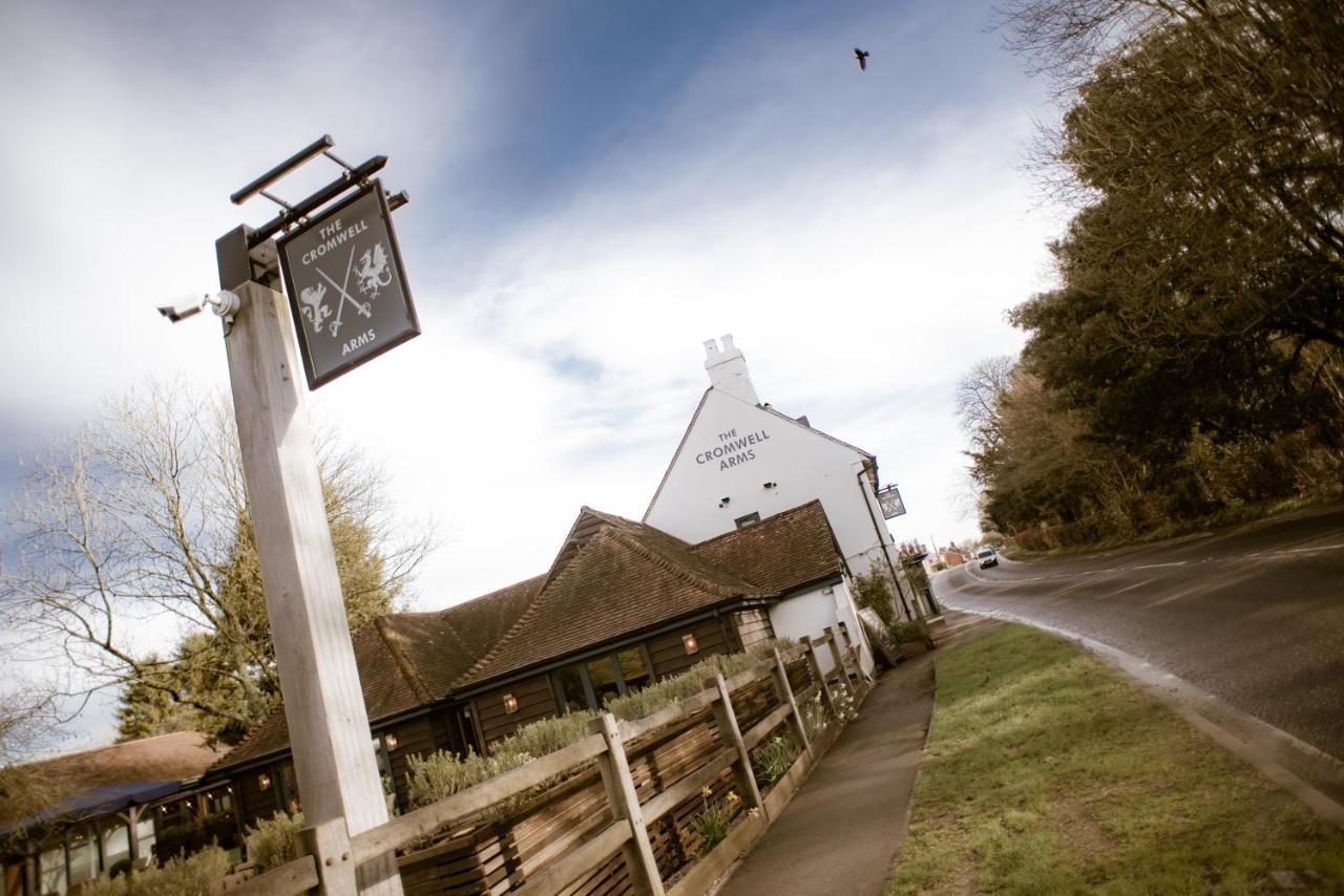 Cromwell Arms Country Pub With Rooms รอมซีย์ ภายนอก รูปภาพ