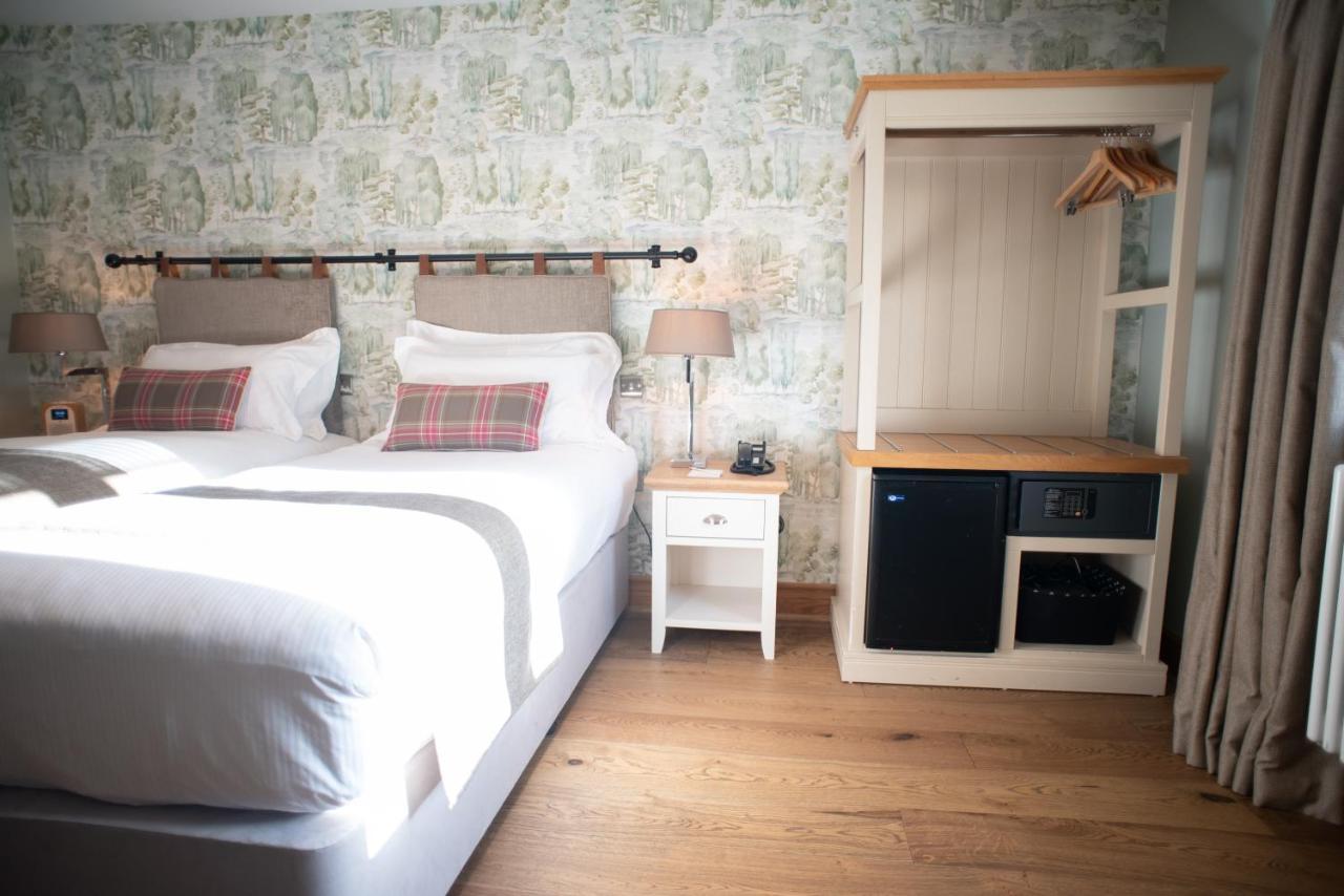 Cromwell Arms Country Pub With Rooms รอมซีย์ ภายนอก รูปภาพ