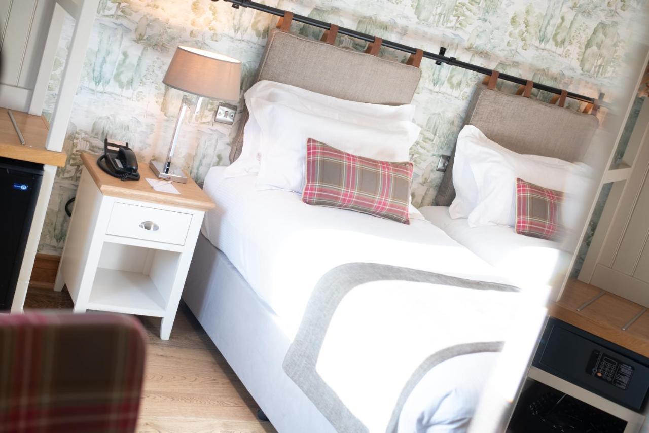 Cromwell Arms Country Pub With Rooms รอมซีย์ ภายนอก รูปภาพ