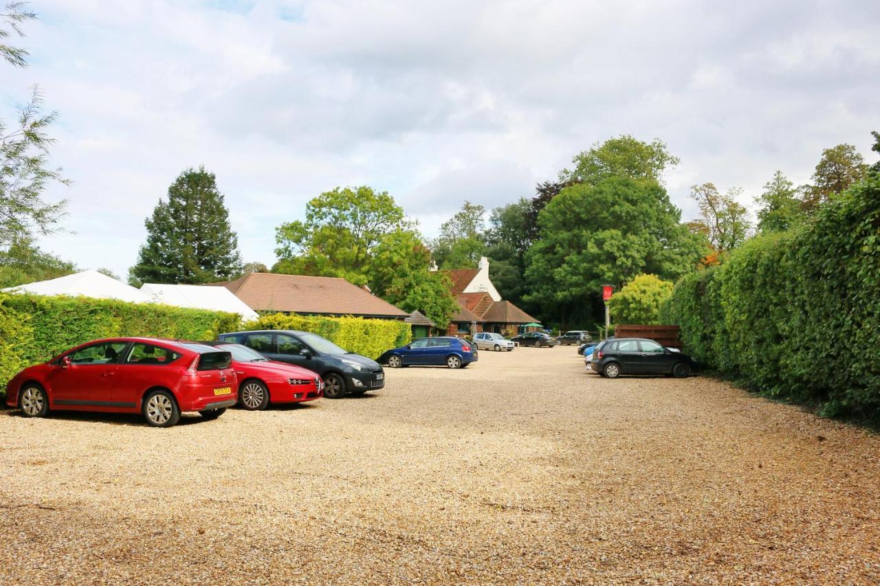Cromwell Arms Country Pub With Rooms รอมซีย์ ภายนอก รูปภาพ