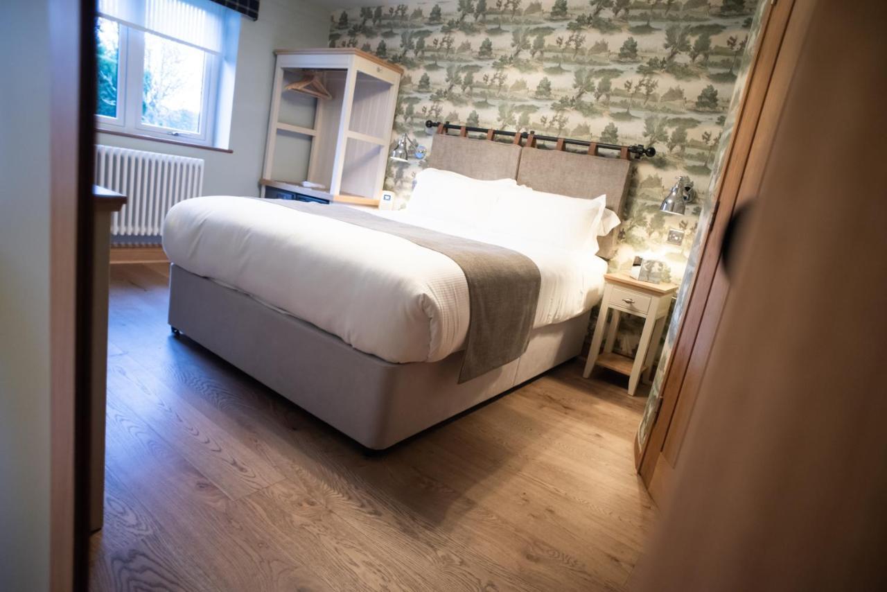 Cromwell Arms Country Pub With Rooms รอมซีย์ ภายนอก รูปภาพ