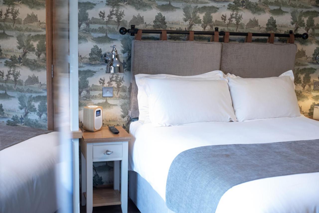 Cromwell Arms Country Pub With Rooms รอมซีย์ ภายนอก รูปภาพ