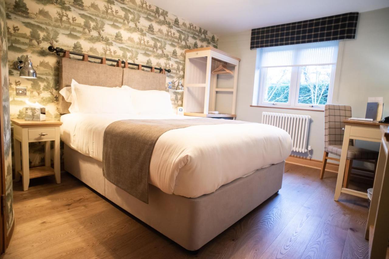 Cromwell Arms Country Pub With Rooms รอมซีย์ ภายนอก รูปภาพ