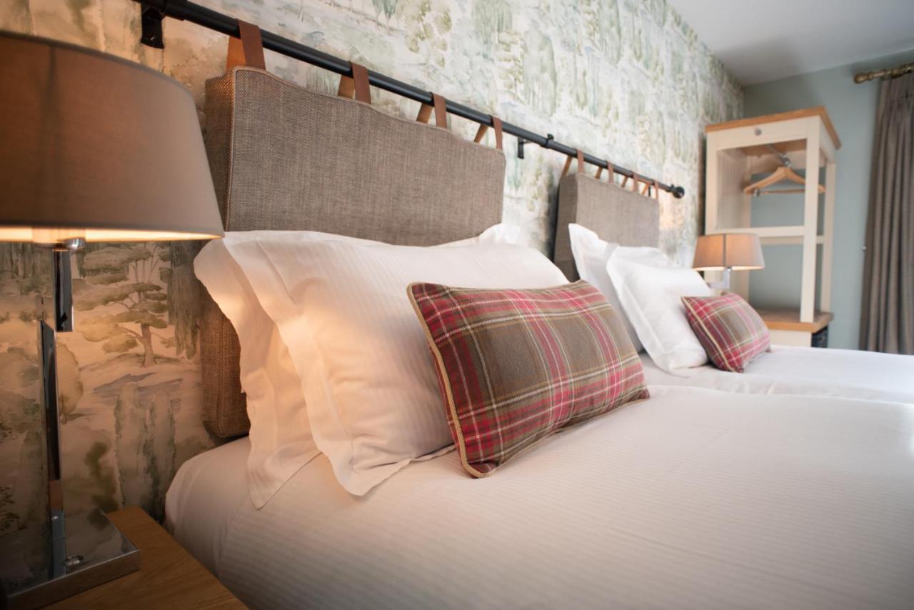 Cromwell Arms Country Pub With Rooms รอมซีย์ ภายนอก รูปภาพ