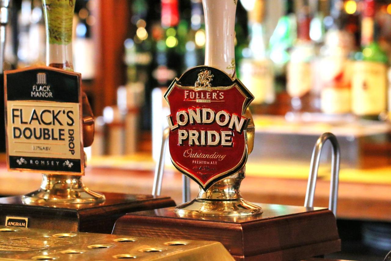 Cromwell Arms Country Pub With Rooms รอมซีย์ ภายนอก รูปภาพ