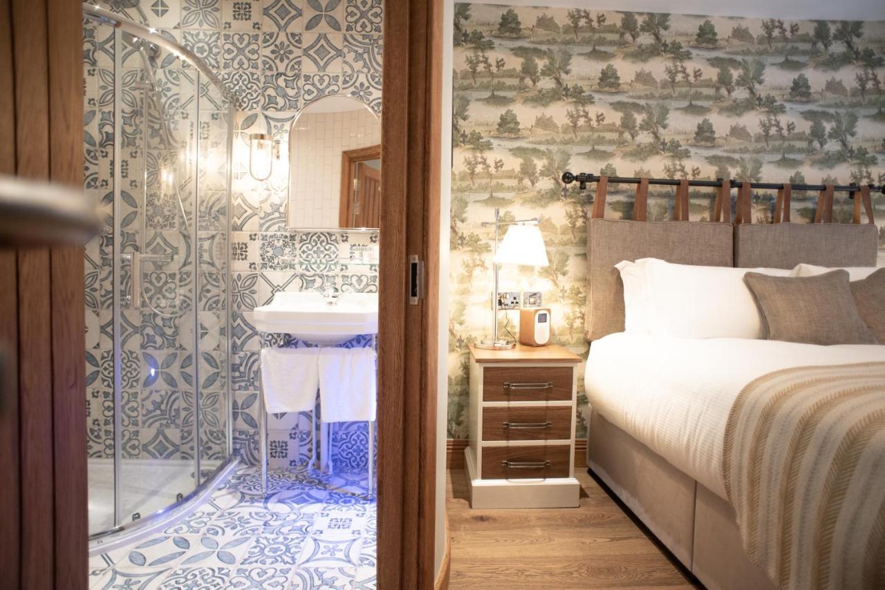 Cromwell Arms Country Pub With Rooms รอมซีย์ ภายนอก รูปภาพ