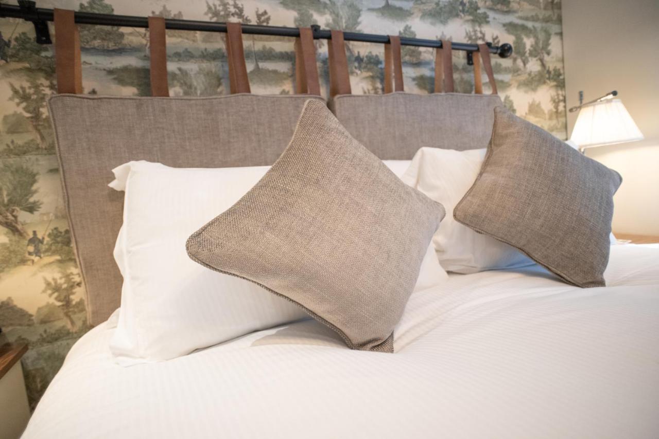 Cromwell Arms Country Pub With Rooms รอมซีย์ ภายนอก รูปภาพ