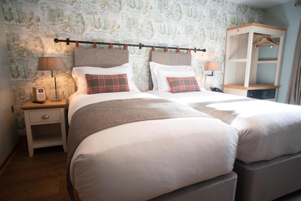 Cromwell Arms Country Pub With Rooms รอมซีย์ ภายนอก รูปภาพ